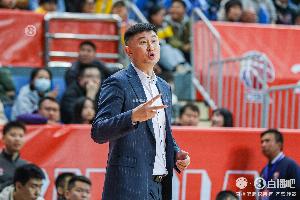 电子游戏-杜锋：今天我们篮板输的太多 所以比赛一直打得比较胶着