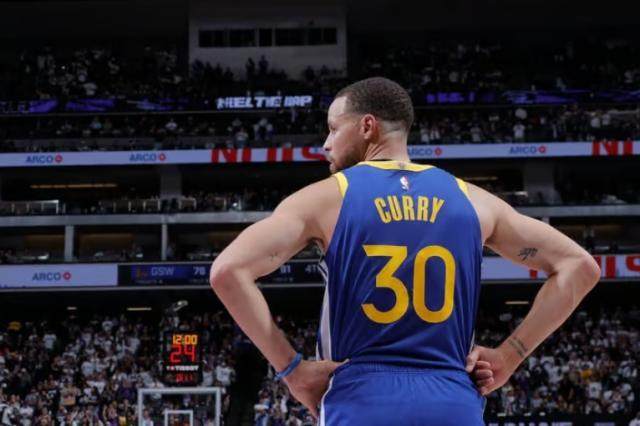 乐鱼体育官方下载-库里与乔丹&amp;科比最大不同？利文：他从不压力队友