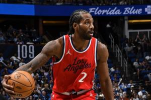 乐鱼体育官方下载-规避工资帽？小卡去年续约3年1.4951亿非顶薪 最高可签4年超2.2亿